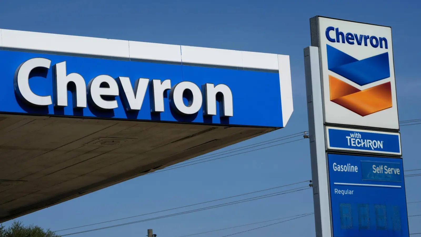 Chevron, U.S. Refiners’ Shares Rally on Trump’s Venezuela Oil Shift