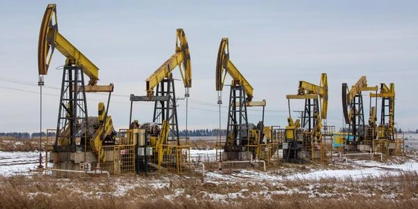 US Urges Oil Companies to Invest in Venezuela to Recover Billions in Owed Funds